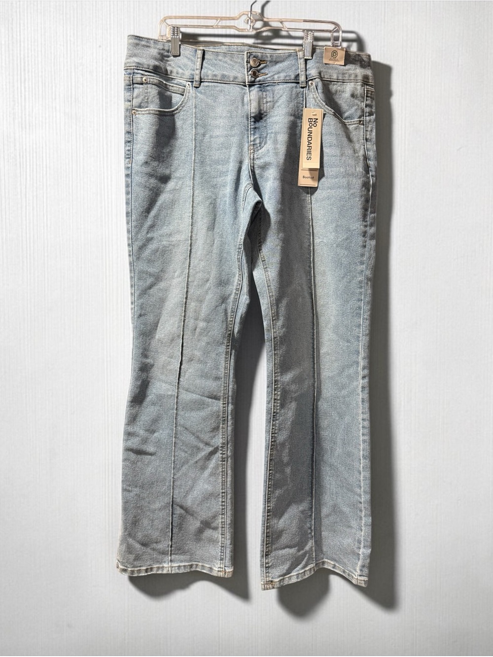 No Boundaries Women’s Light Wash Jeans - Light Blue